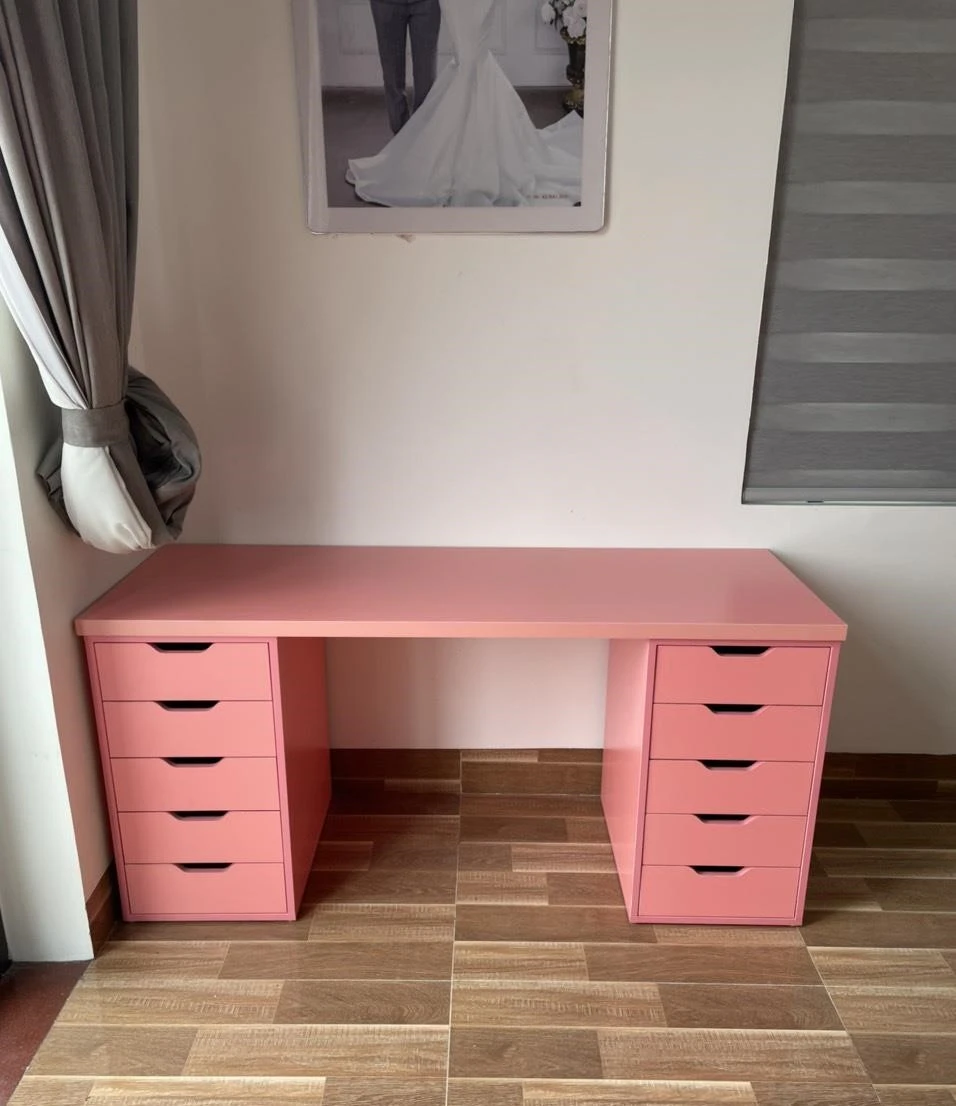 Bàn làm việc Gaming IKEA 2 hộc 1800x600mm màu hồng toàn bộ ( Full hồng )