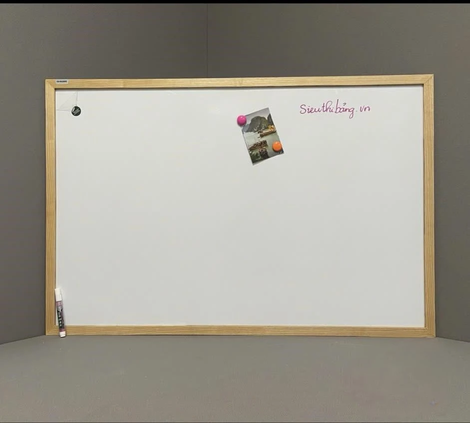Bảng từ trắng khung gỗ tự nhiên sơn phủ bóng treo tường - KT 400x600 không kẻ