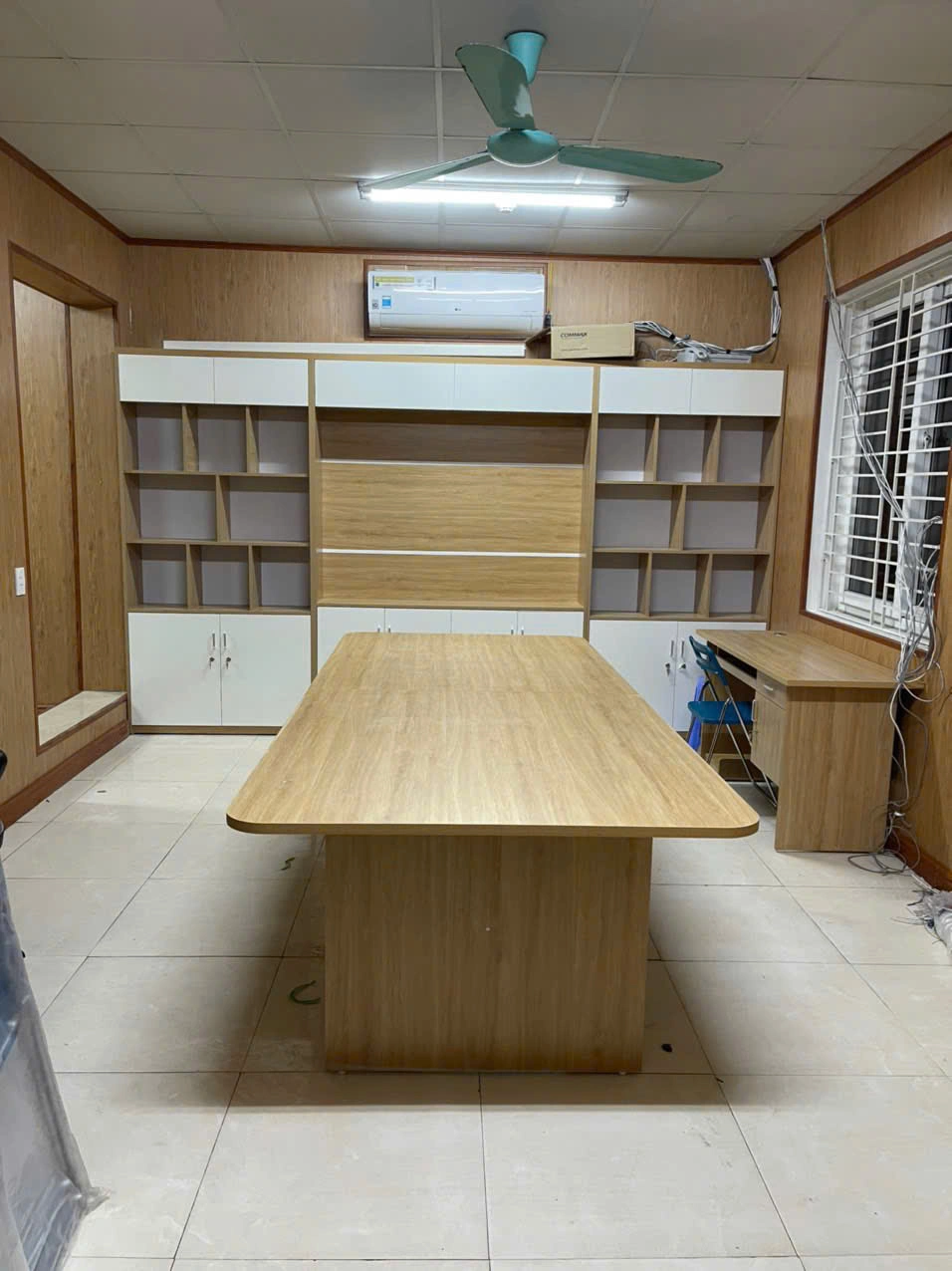 Bàn họp NM-BHG1810