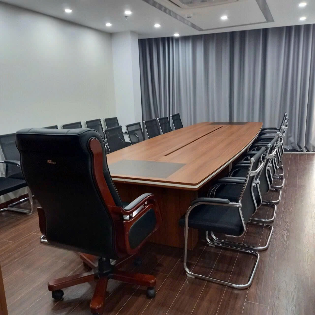 Bàn họp NM-BHG2412