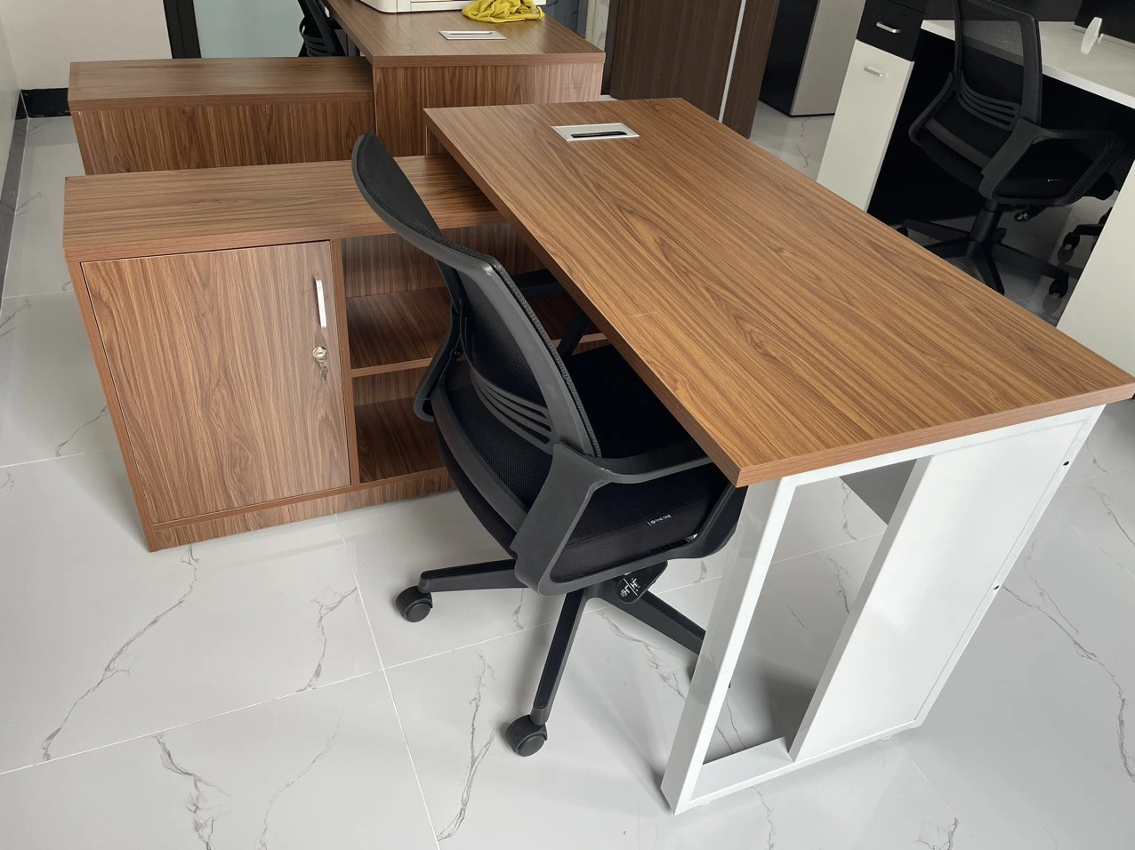 Bàn lãnh đạo NM-BLD03