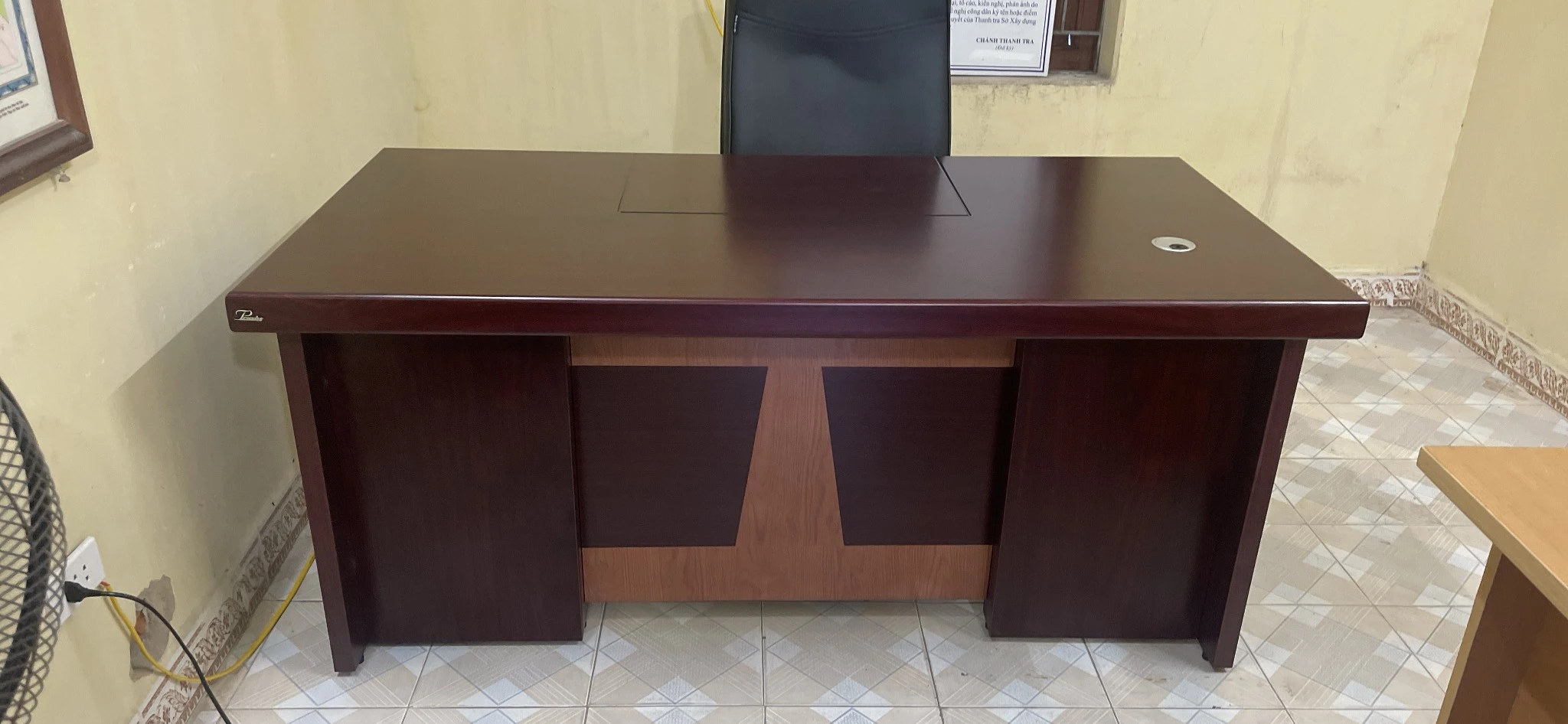 Bàn lãnh đạo NM-BLD99