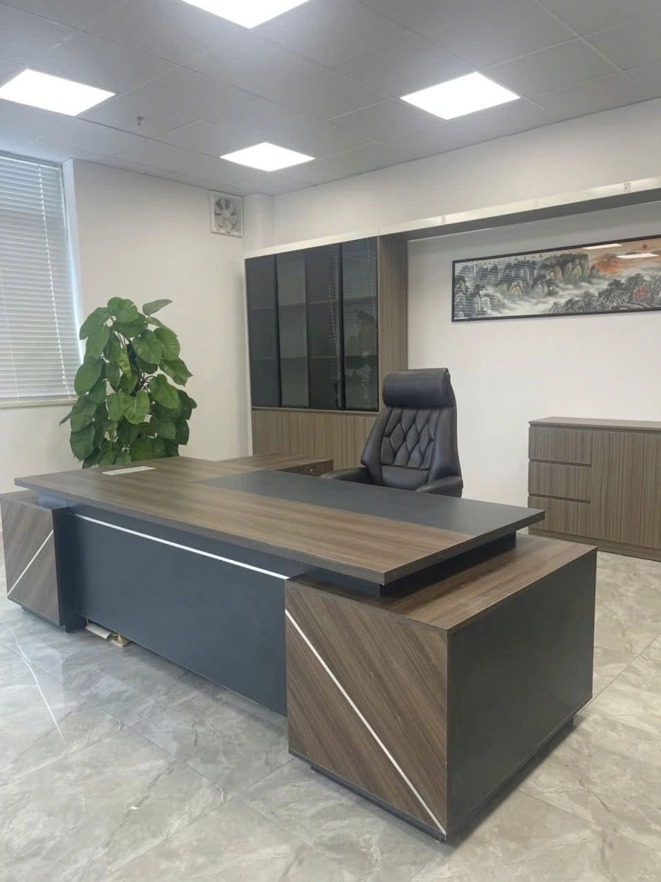 Bàn lãnh đạo NM-BLD09