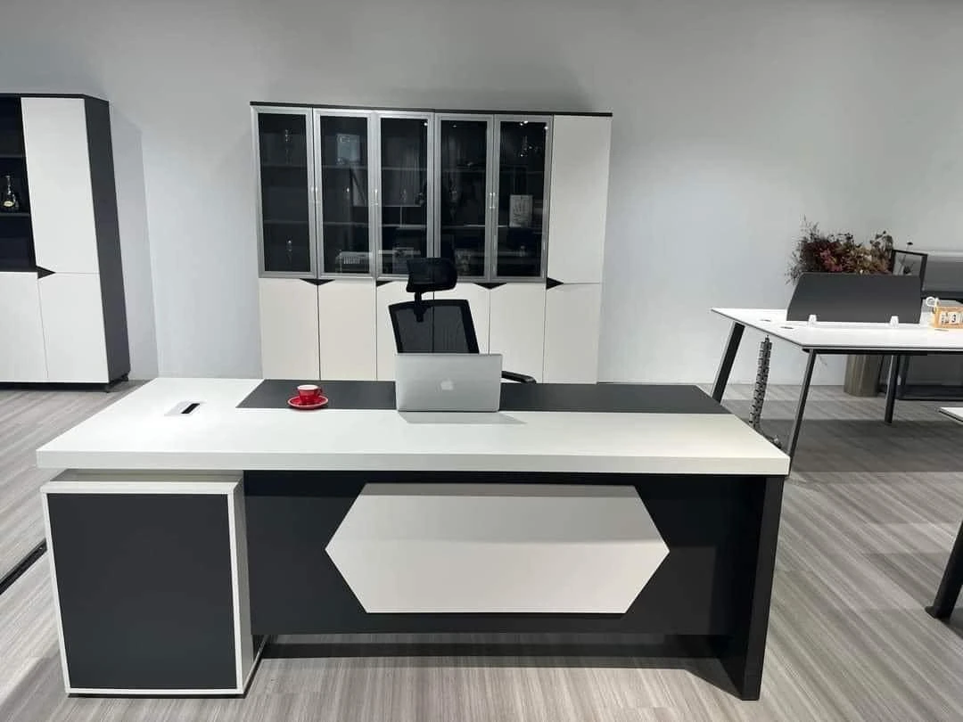 Bàn lãnh đạo NM-BLD32