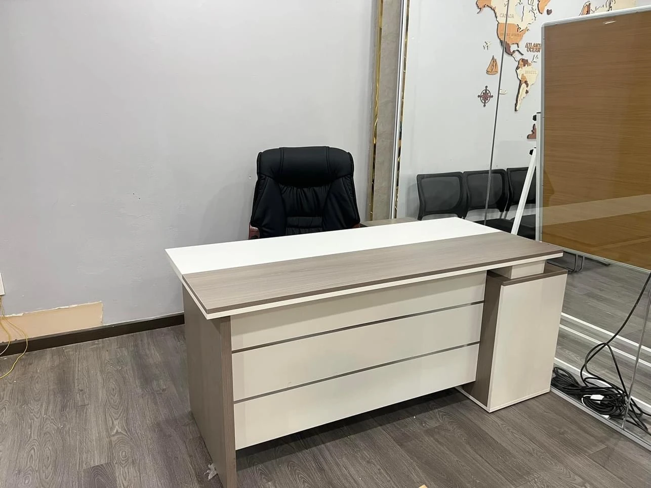 Bàn lãnh đạo NM-BLD33