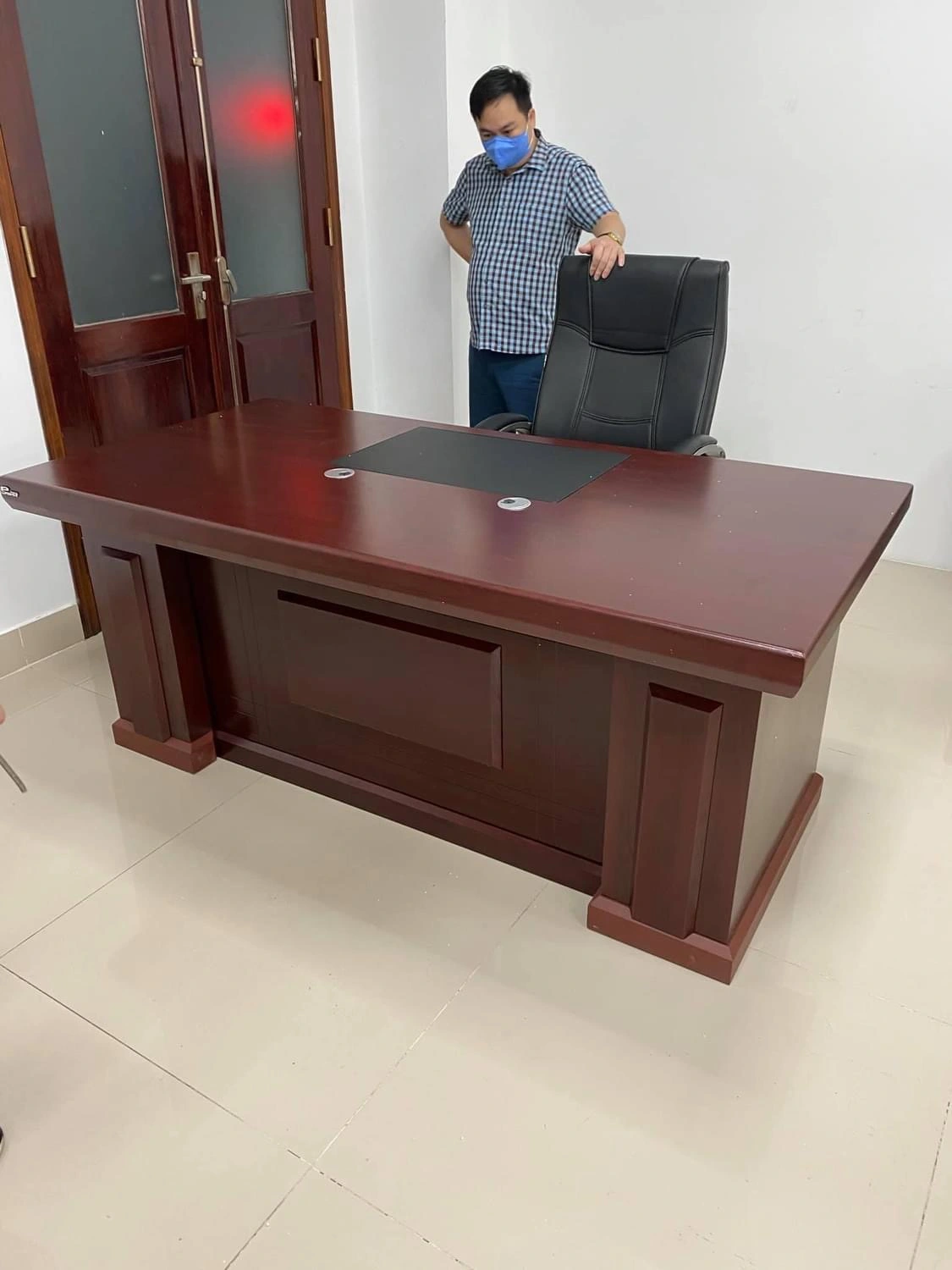 Bàn lãnh đạo NM-BLD34