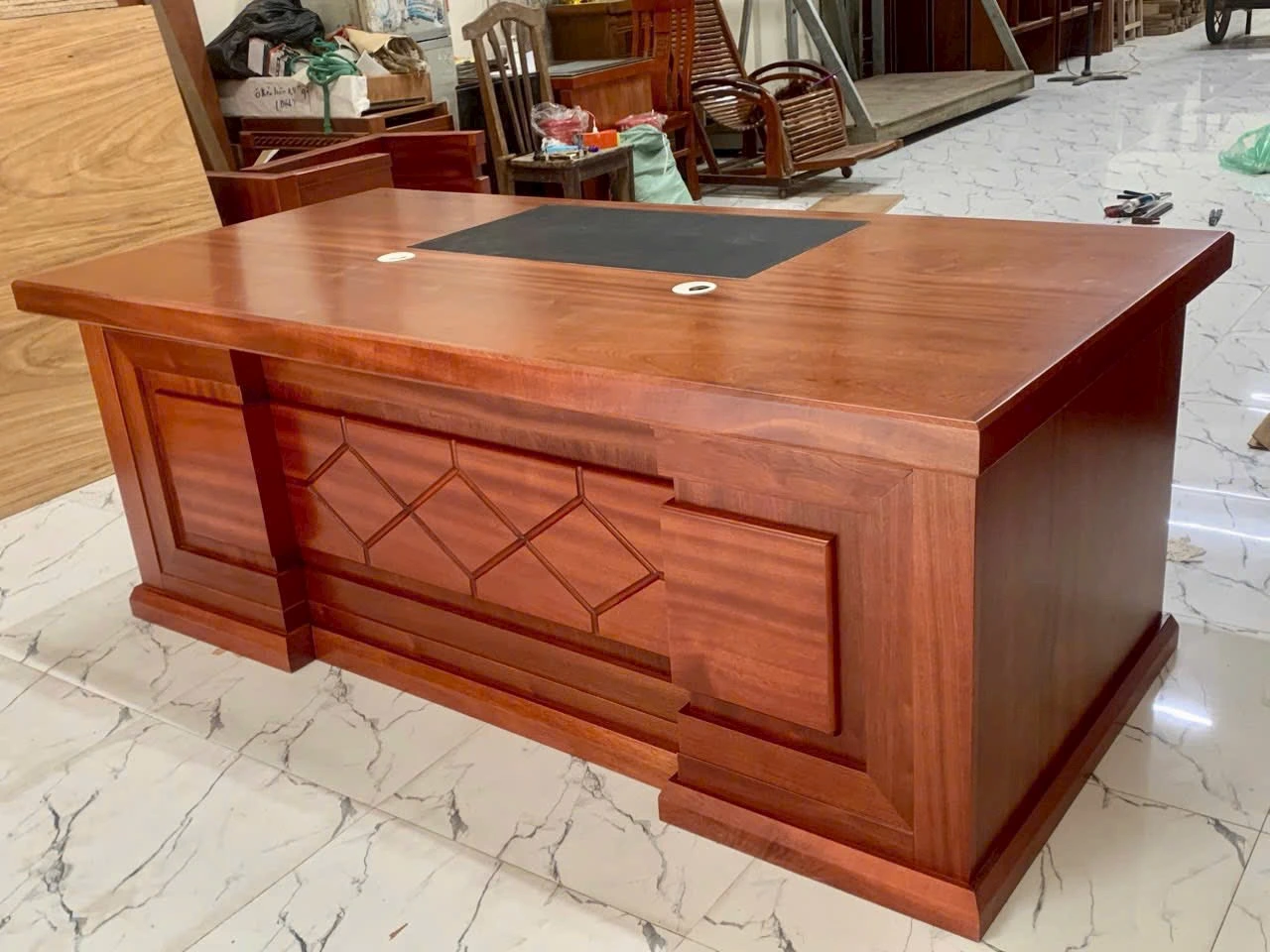 Bàn lãnh đạo NM-BLD44