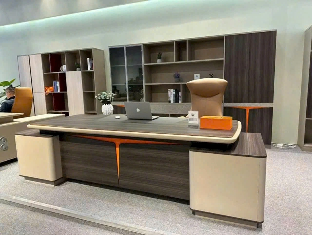 Bàn lãnh đạo NM-BLD47