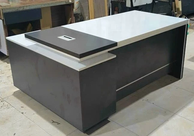 Bàn lãnh đạo NM-BLD52