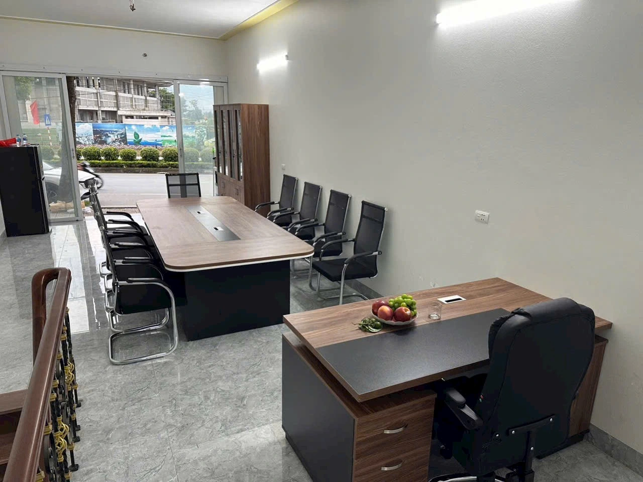 Bàn lãnh đạo NM-BLD54