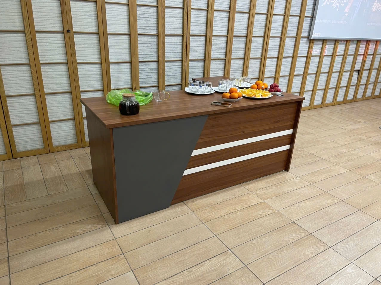 Bàn lãnh đạo NM-BLD57