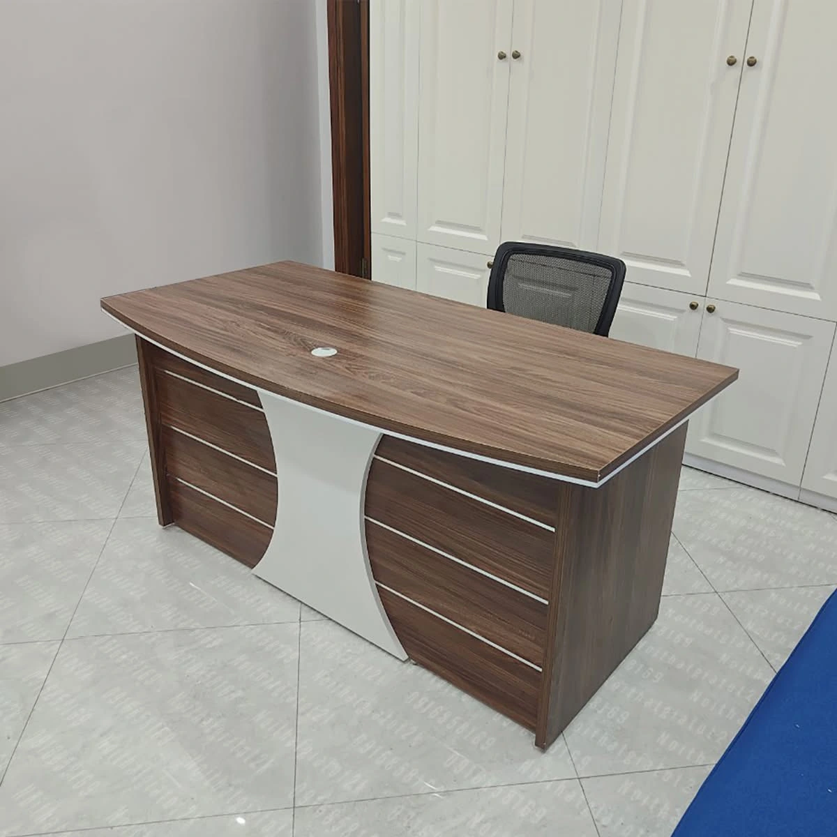 Bàn lãnh đạo NM-BLD73