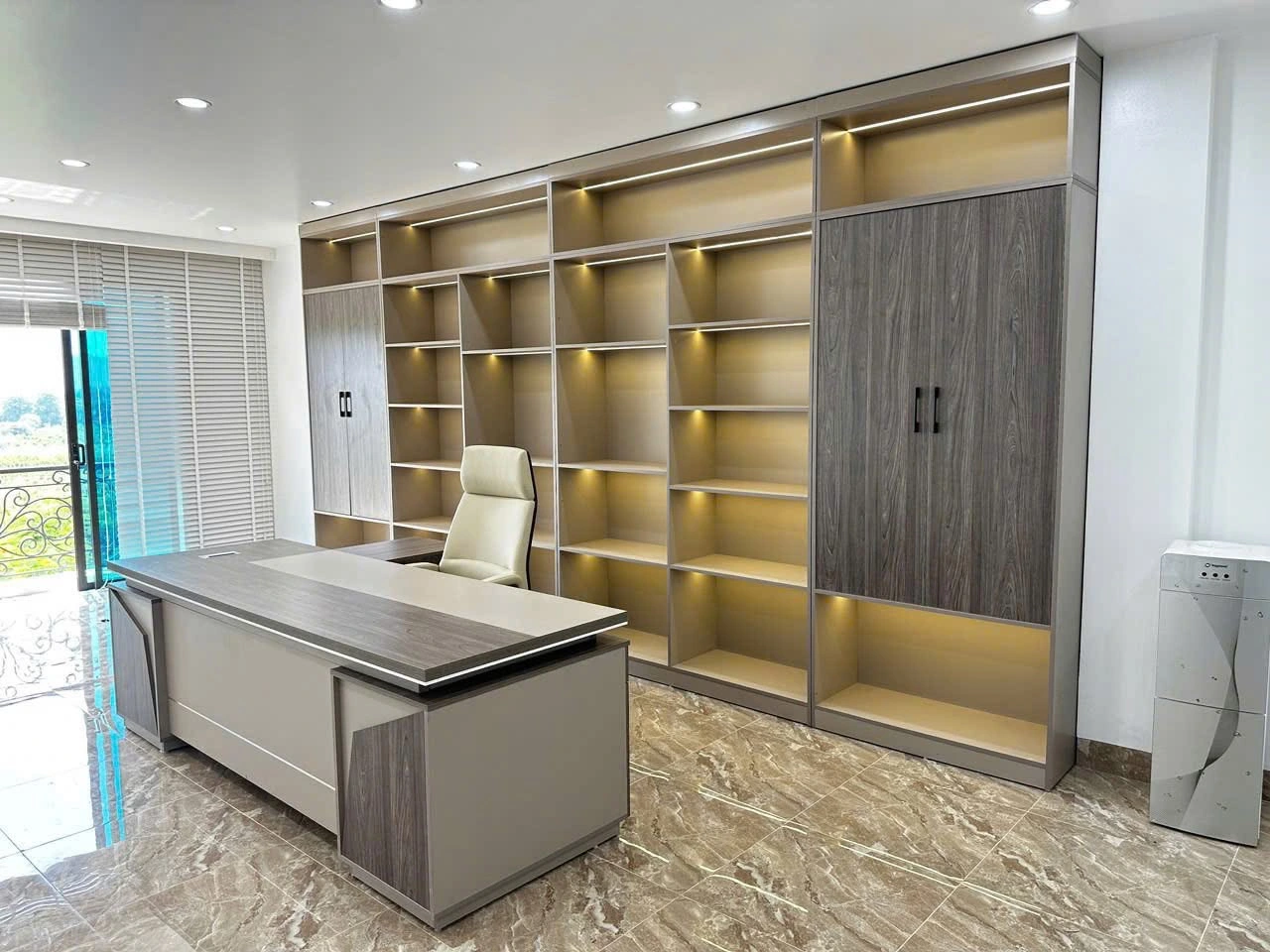 Bàn lãnh đạo NM-BLD86