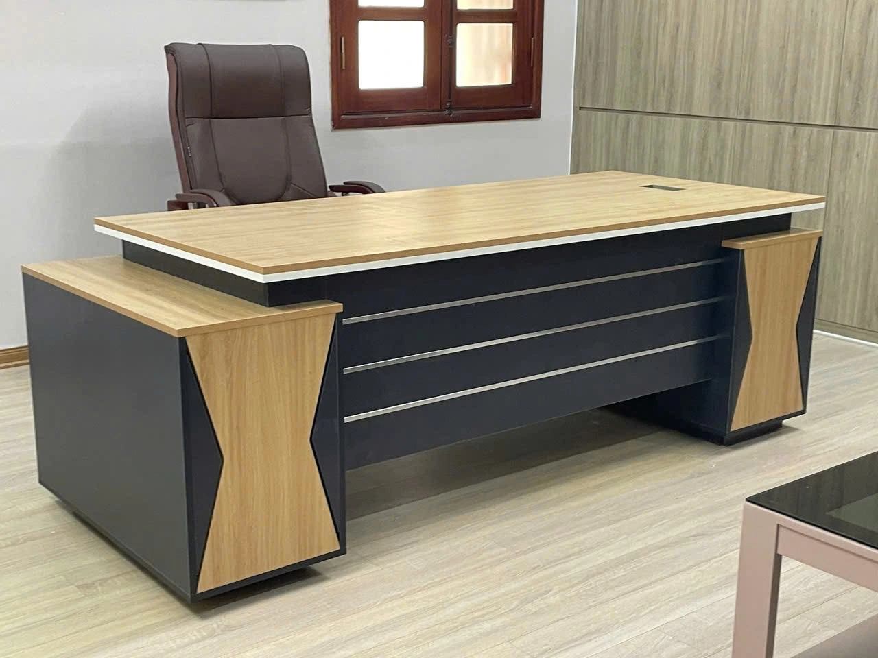 Bàn lãnh đạo NM-BLD87