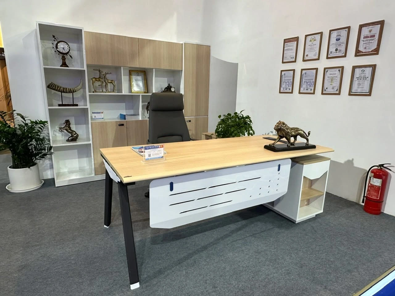 Bàn lãnh đạo NM-BLD94