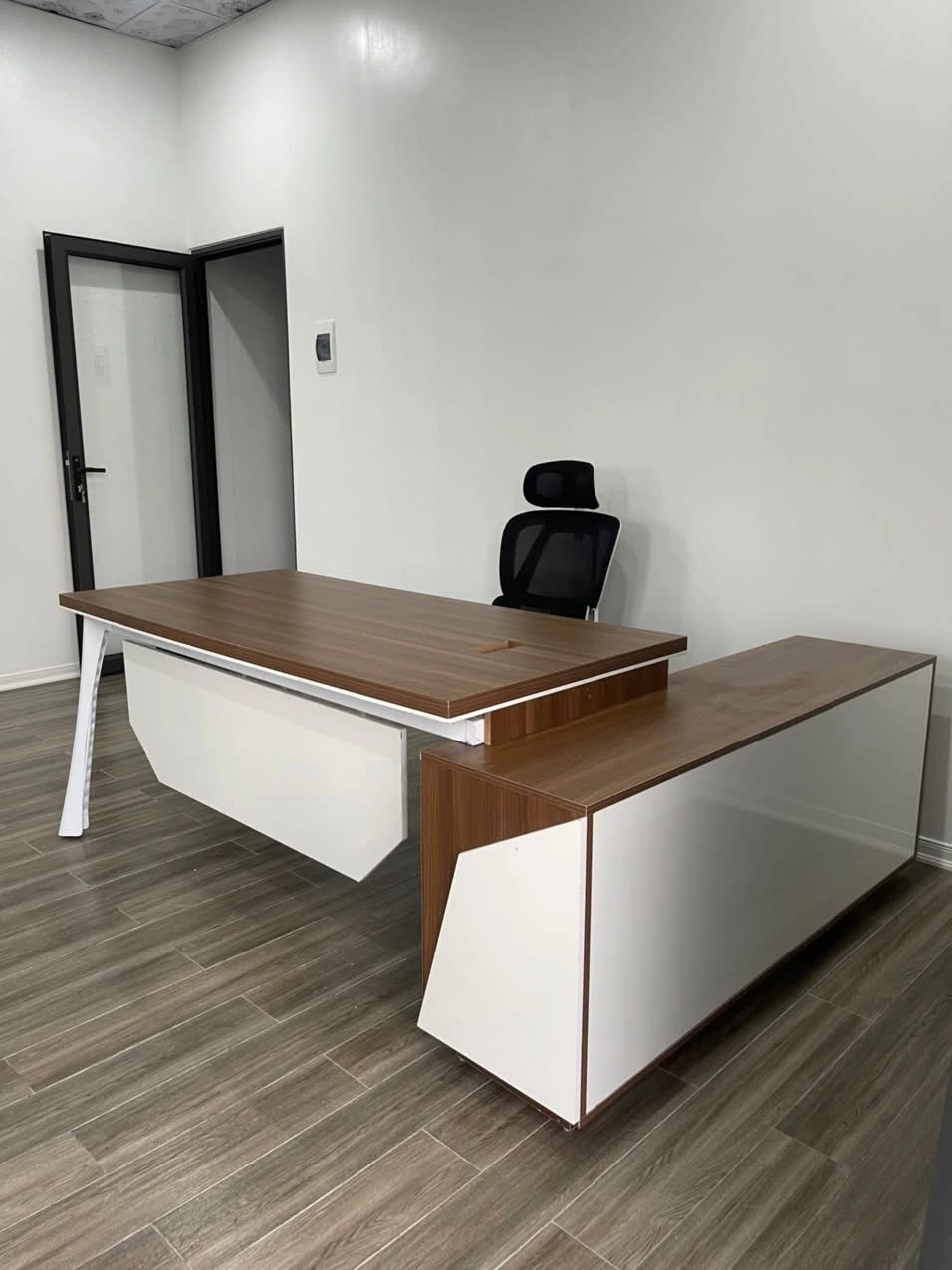 Bàn lãnh đạo NM-BLD95