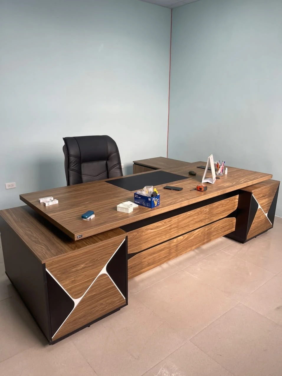 Bàn lãnh đạo NM-BLD96