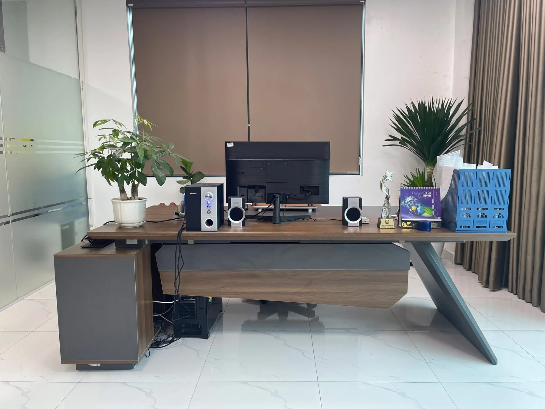 Bàn lãnh đạo NM-BLD97